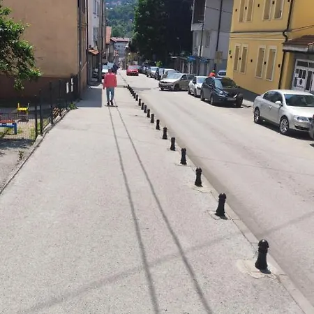 Mona Blue Szarajevó